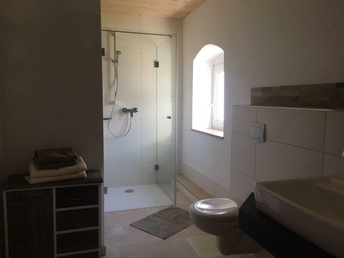 Ferienwohnung zum Dorfwirt Riedenburg Exterior foto