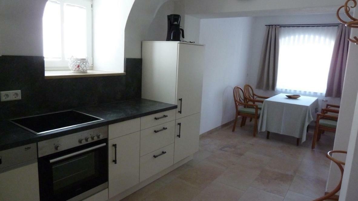 Ferienwohnung zum Dorfwirt Riedenburg Exterior foto