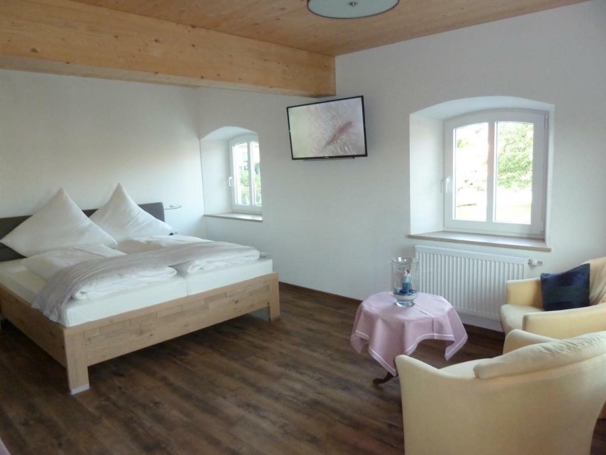 Ferienwohnung zum Dorfwirt Riedenburg Exterior foto